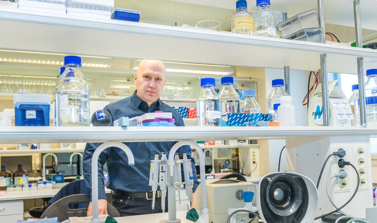 Tartu ülikooli kliinilise farmakoloogia professor Anti Kalda tutvustab arstidele kanepi ja kannabinoidide meditsiinis kasutamise võimalusi.