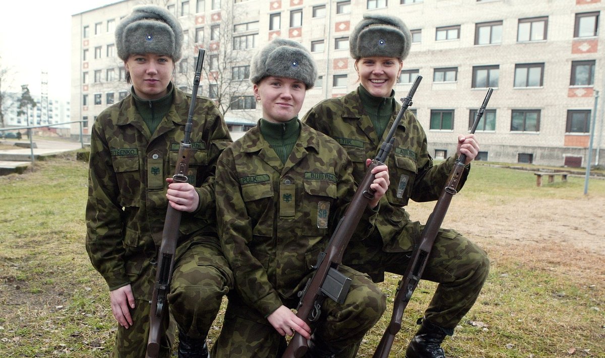 Anastassia Gritšenko, Alice Pulk ja Ruth Tiik näitasid juba 12 aastat tagasi, et naised on sama kanged kaitseväelased kui mehed. Kui mitte kangemadki.