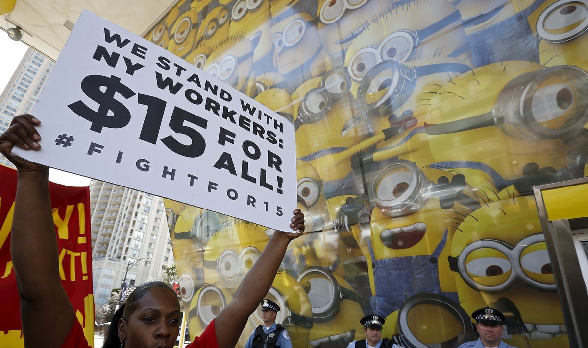 Madala palga vastu protesteerijad tänavu juulis Chicagos McDonaldsi kiirtoiduketi ees. 
