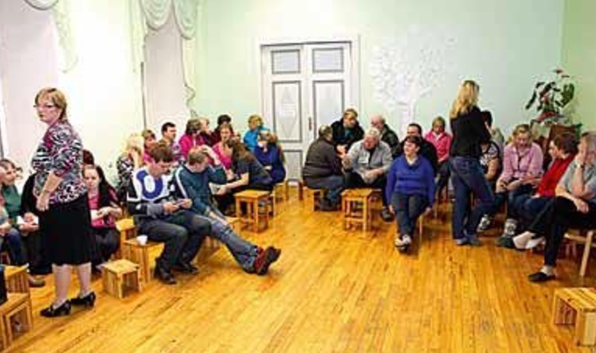 10. veebruaril olid Suislepasse koosolekule kogunenud kõik need, kellele kooli tulevik oluline on. Foto: Alar Karu