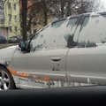 FOTO: Sõiduauto võõbati värvirulliga halliks