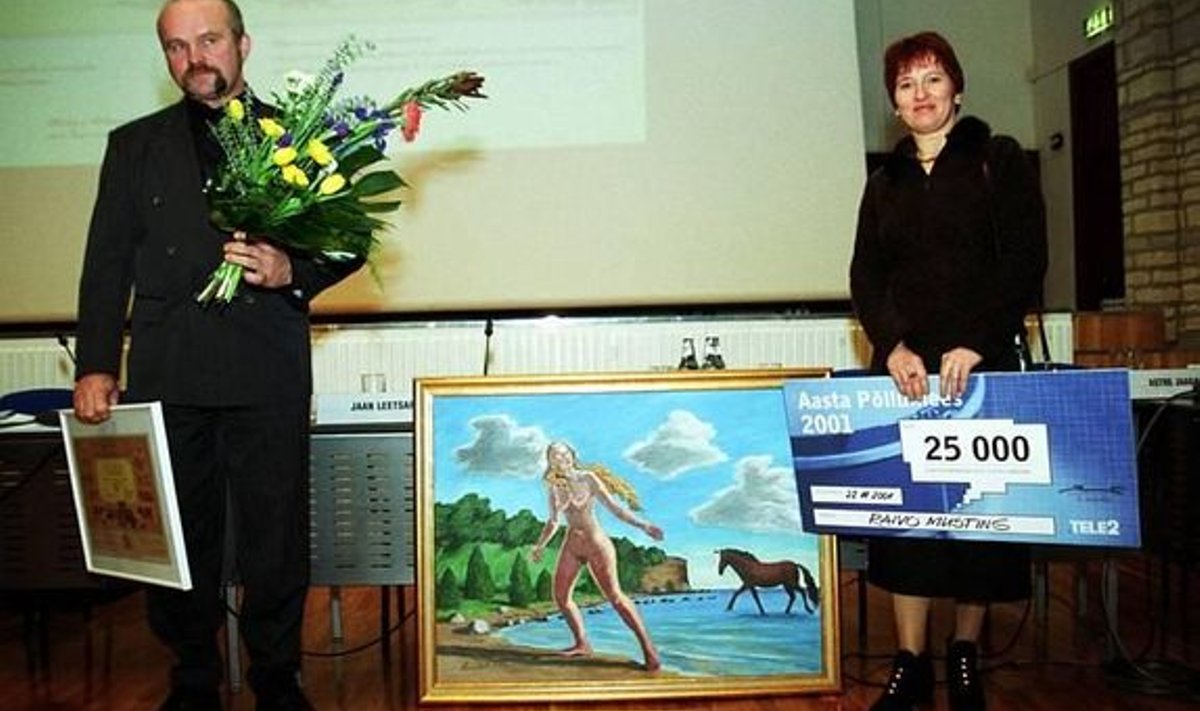 Aasta Põllumees 2001 Raivo Musting võtab auhinna vastu koos abikaasa Evega.