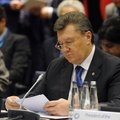 Янукович принял отставку премьера Украины Азарова: вместе с ним уходит весь кабинет министров