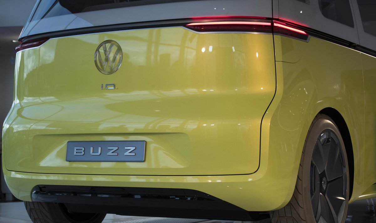 Volkswagen esitles elektrilist hipibussi ID.Buzz, mis võib aidata  kontsernil Euroopa emissioonitrahvidest pääsemisel.