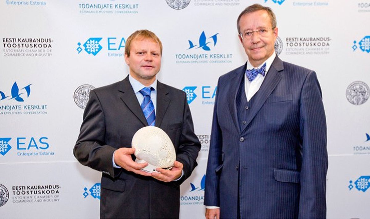 Andry Prodel (vasakul) ja president Toomas Hendrik Ilves auhinnagalal.
