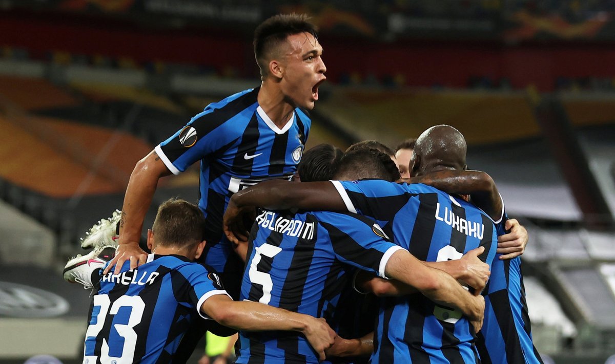 Milano Interi mängijad juubeldavab