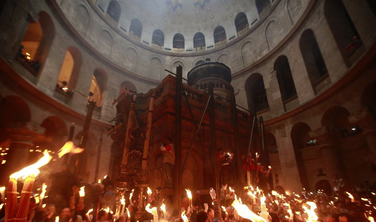 ISRAEL-PALESTINIAN-RELIGION-CHRISTIANITY-HOLY FIRE-EASTER