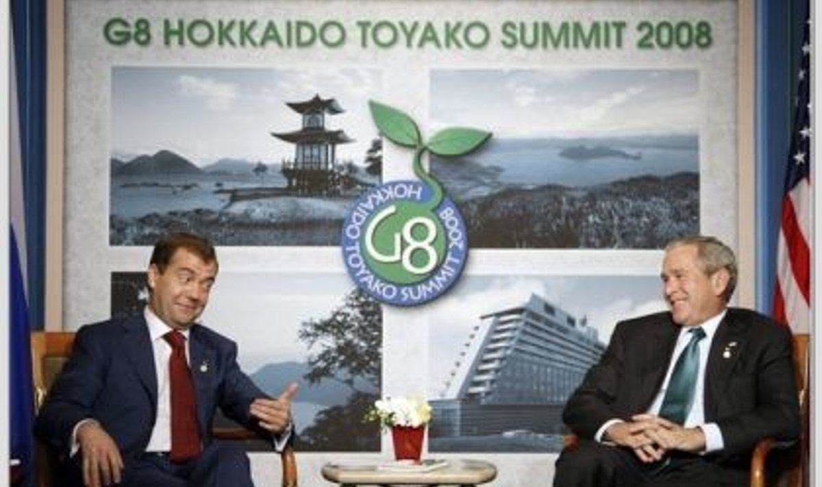 Dmitri Medvedevi ja George W. Bushi kohtumine Jaapani G8 tippkohtumisel.