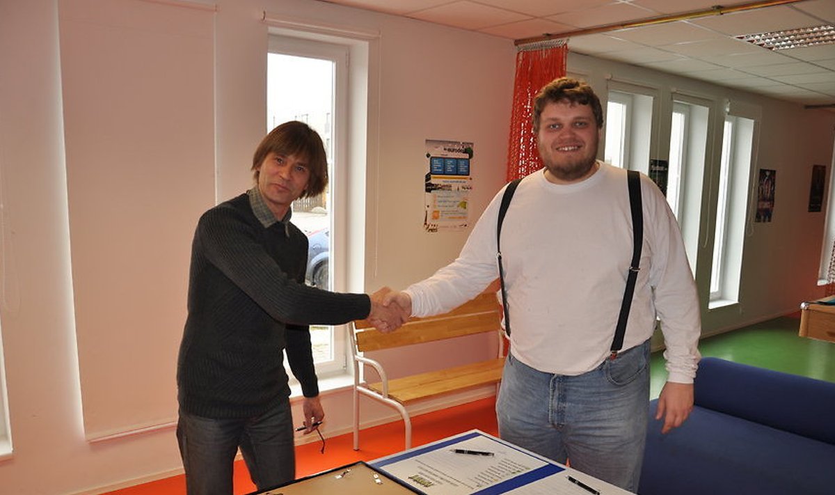 2013. aastal kirjutasid Üllar Põld (vasakul) ja Keila noortekeskuse noorsootöötaja Karmo Tihane alla Hea Tahte Avaldusele.