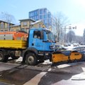 ФОТО: На Нарвском шоссе снегоуборочная машина врезалась в автобус
