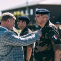 Министр обороны вручил медали французским солдатам, несущим службу в Тапа