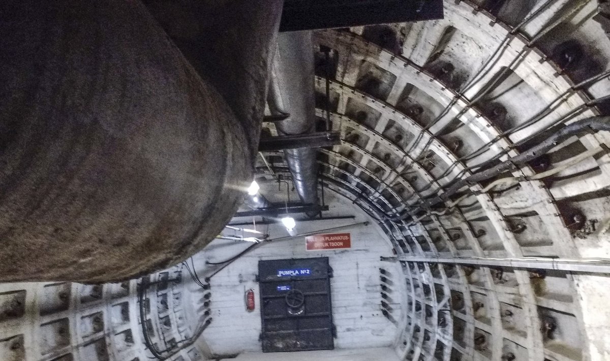 Глубоко под землей: под деревней Miiduranna находится три тоннеля дял хранения топлива общим объемом 50 000 кубометров. На фотографии служебный вход.