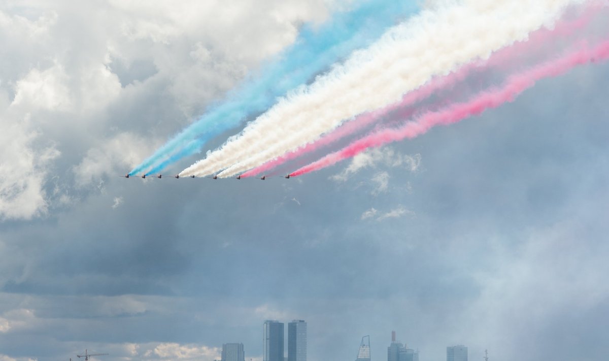 Briti õhuväe lendurite õhusõu Tallinnas 2014. aasta 24. juunil. Samaks kuupäevaks kaks aastat hiljem on teada, kas riik jätkab EL-is või mitte.