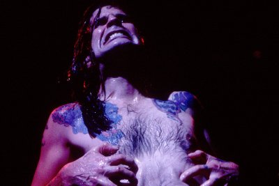 KURJAST VAIMUST VAEVATUD: Ozzy Osbourne kontserdil 1995. aastal. Võib oletada, kui mürgine segu tema soontes voolab.