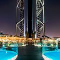 FOTO: keerulistes töötingimustes tegutsenud eestlased paigaldasid Dubai luksushotellile klaasfassaadi
