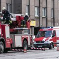 ФОТО: В центре Таллинна под крышей проходящего реновацию дома произошел пожар
