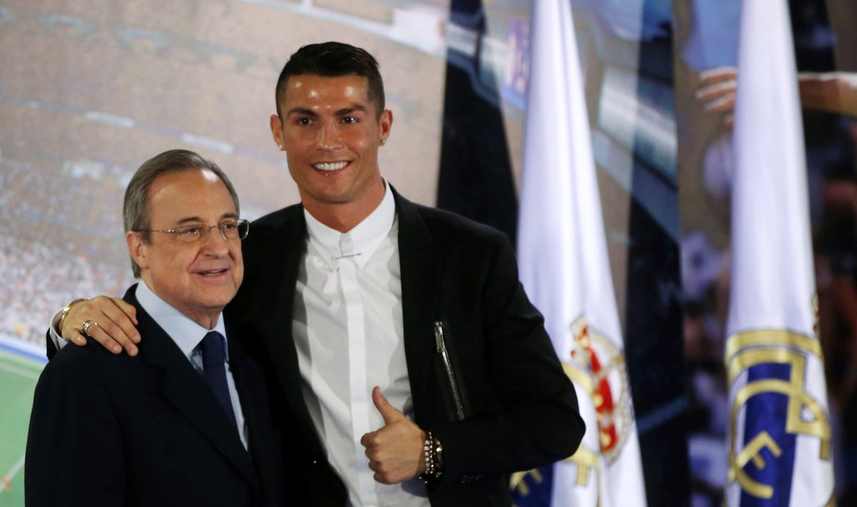 Kui vaja, poseeris Florentino Perez Ronaldoga rõõmsalt fotograafidele.