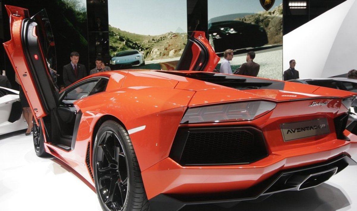 Aventador avalikult väljas Genfi autoshowl
