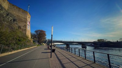 Вид на променад и Нарвский замок