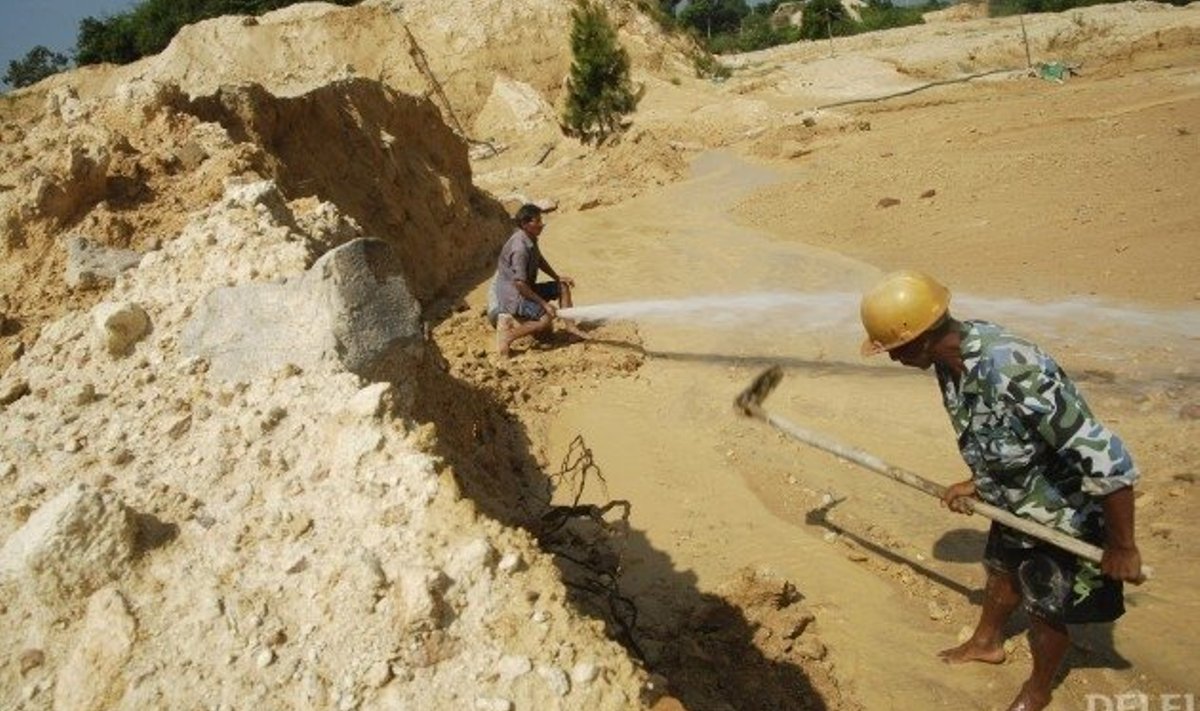 Töölised Hiinas Nanchengi maakonnas Jiangxi proviontsis muldmetallikaevanduses. Foto Stringer Shanghai, Reuters