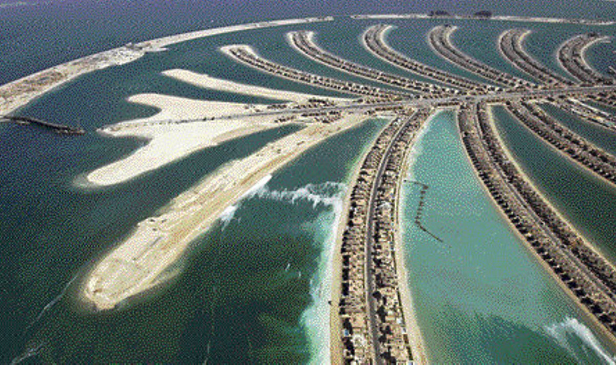 Vaade inimkätega rajatud palmikujulisele saarele Dubai rannikul kaks aastat tagasi. Mere täisehitamine on paisutanud tõhusalt Dubai Worldi võlakoormat. 