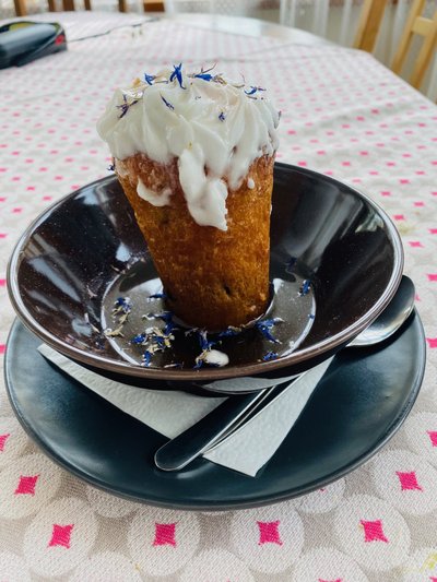 Rummibaaba kerkib oma isikupäraga desserdimenüüst esile, kuid maitse jätab mõnevõrra soovida.