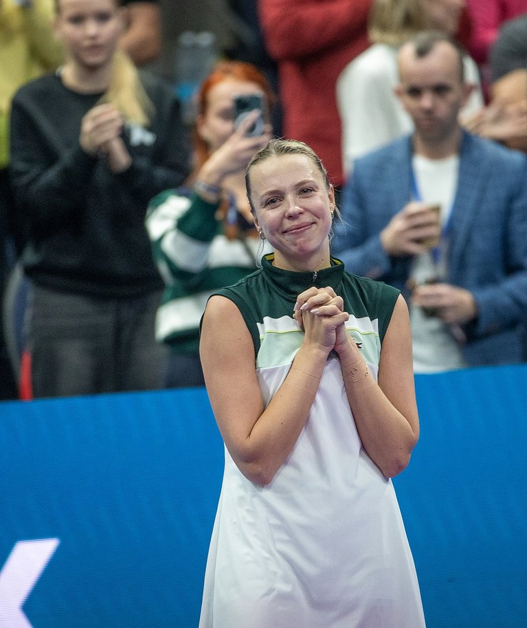Anett Kontaveiti karjäär lõppes Tondiraba jäähallis toimunud lahkumismänguga Ons Jabeuri vastu.