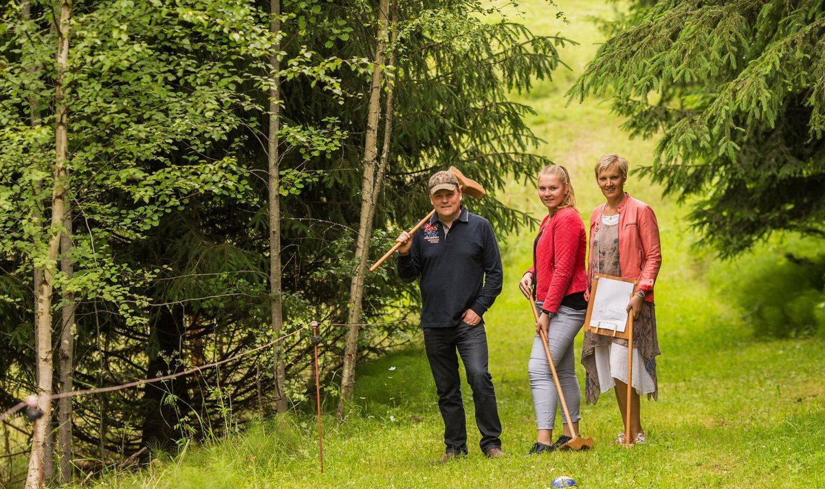 Tiri-Jakobi talus saab mängida maamehe golfi - Tarmo Kokk, Eliise-Mariin Sepp ja Karin Sepp