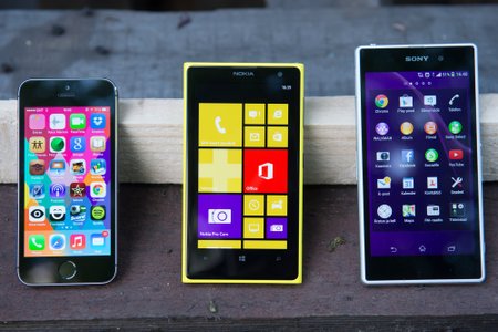 Kolm telefoni: 8 megapiksline iPhone 5s, 41 megapiksline Nokia Lumia 1020, 20 megapiksline Sony Xperia Z1