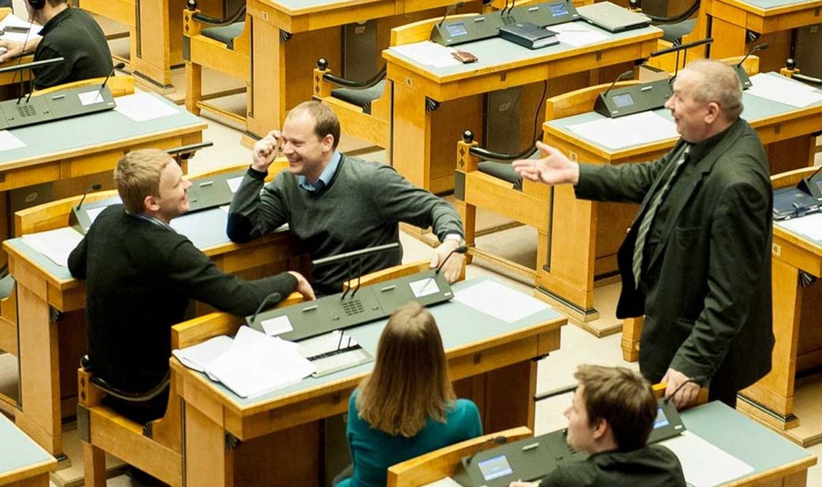 Riigikogu saadik, reformierakondlane Remo Holsmer (vasakul) peab sotsiaalminister Taavi Rõivasega kahasse firmat Gentle Touch. Erakonnakaaslane Arto Aas (keskel) on pigem investor. Pikaaegne ettevõtja on aga keskerakondlane Aivar Riisalu (paremal).