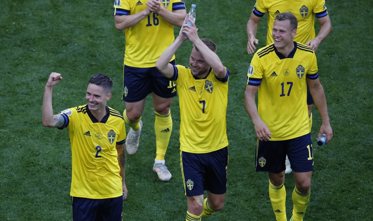 Rootsi mängijad pärast võitu Slovakkia üle.