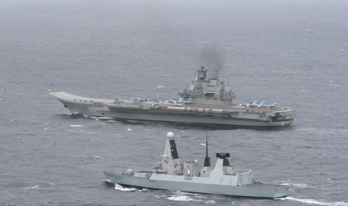 Admiral Kuznetsov ja HMS Dragon