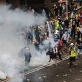Hongkongi eilses vägivallas meeleavaldajate ja politsei vahel sai 72 inimest vigastada