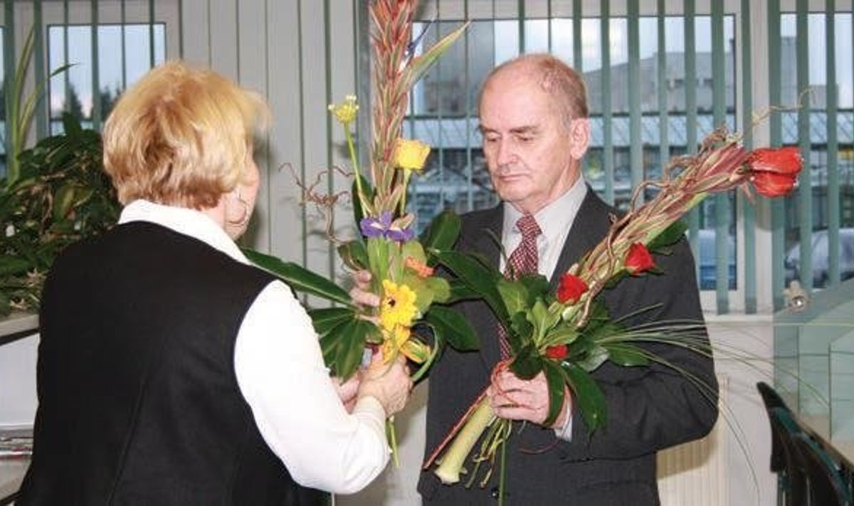 16. detsembril, Raimo Männise 80. juubelipäeval, anti kohalikule kirjanikule üle lilled ja kingitused, lisaks raamatukogu rahvale ja volikogu esindajatele olid meest meeles pidamas ka ASi Sagro inimesed Kalle Retier ja Raul Lagema.