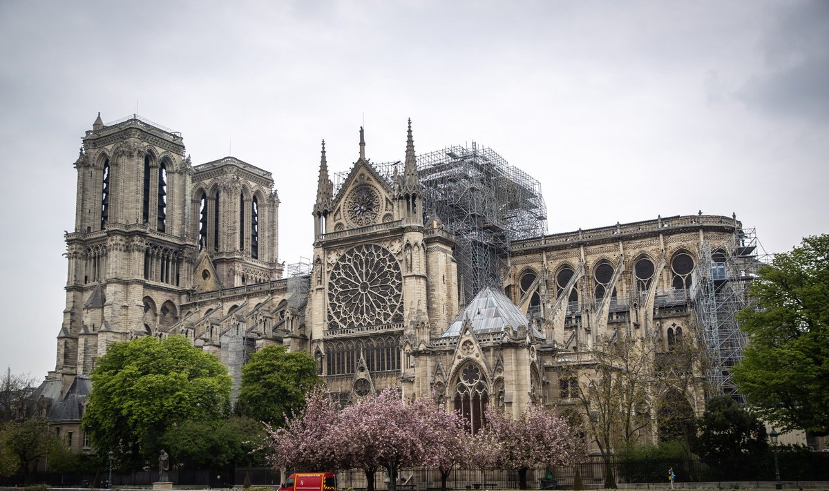 Põlenud Jumalaema kirik Pariisis