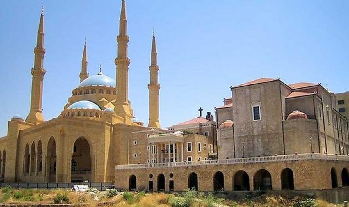 Lähis-Ida religioonide võimuvõitlus: Beiruti kesklinnas laiutab kujuka illustratsioonina vana kristliku katedraali kõrval verivärske mošee, nagu meil Nevski katedraal Toompea lossi vastas.