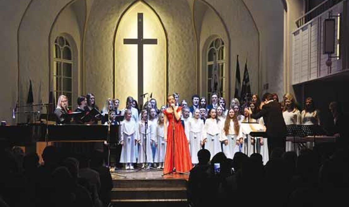 Maire Eliste laululapsed esinevad Peterburi Jaani kirikus. Solist on Elizabeth Paavel. Foto: Tanel-Martin Grossmann