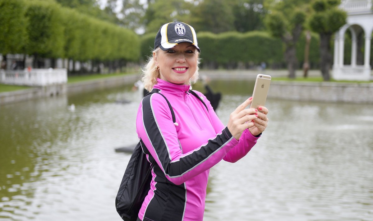 Loo autor Ingrid Veidenberg on Pokémon Go mängus kehastunud tegelaseks nimega Inksu001  ja püüab Kadrioru pargis usinasti Pokémone.