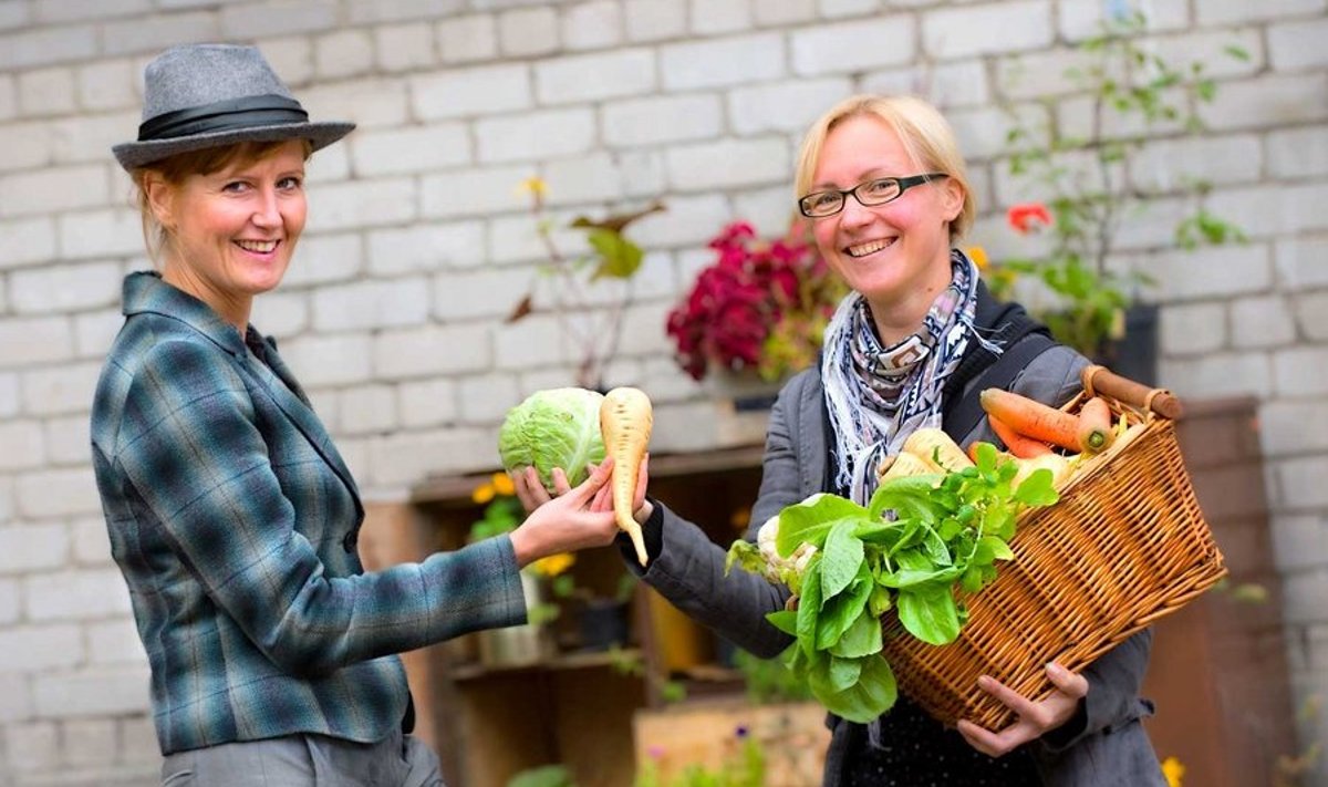 Kohaliku toidukraami vahendajad: Maakaup.ee juhataja Kristina Täht (vasakul) ja Riinu Lepa Tagurpidi lavkast hoolivad puhtast toidust. (Foto: Andres Treial)