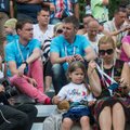 FOTOD: Roosades pükstes Taavi Rõivas ning veidi mossitav Luisa Värk jälgisid VIP-tribüünil koos tütrega rallivõistlust