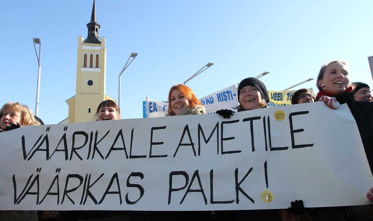 Nii õpetajad kui valitsus on ühel nõul, et tuleb keskenduda pikaajalisele kokkuleppele, kus peale palga püütakse leida lahendusi ka hariduselu teistele probleemidele.