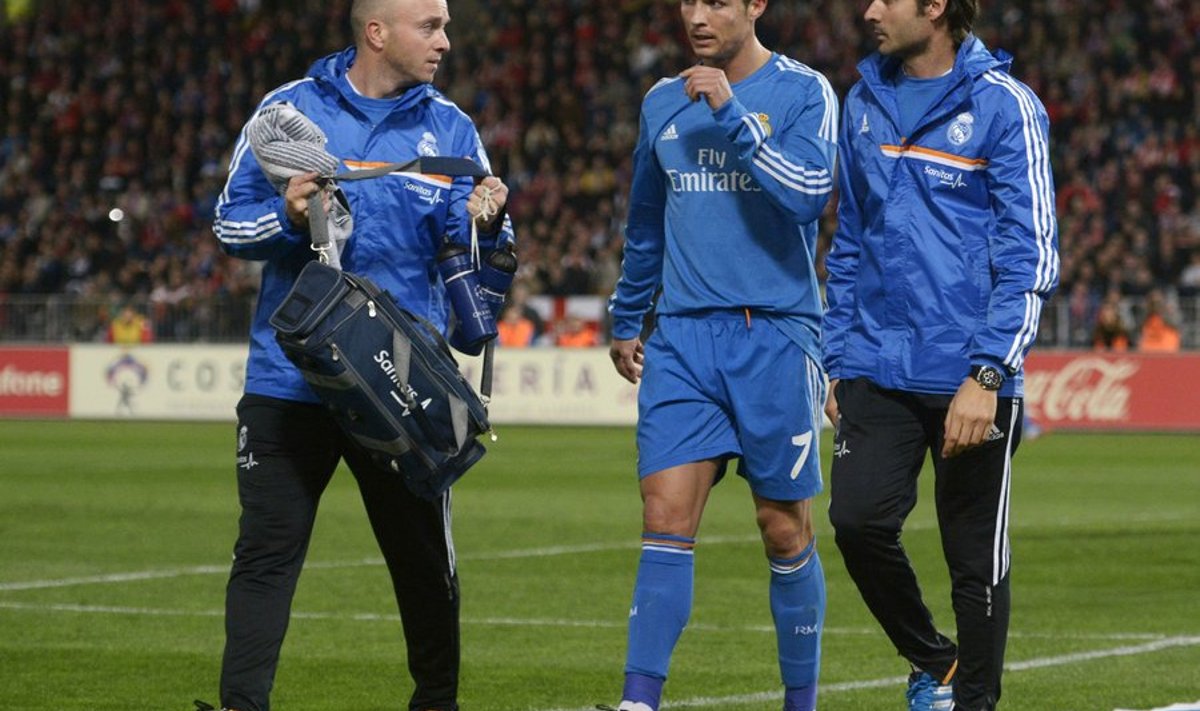 Cristiano Ronaldo laupäevases võidumängus Almeria vastu väljakult lahkumas.