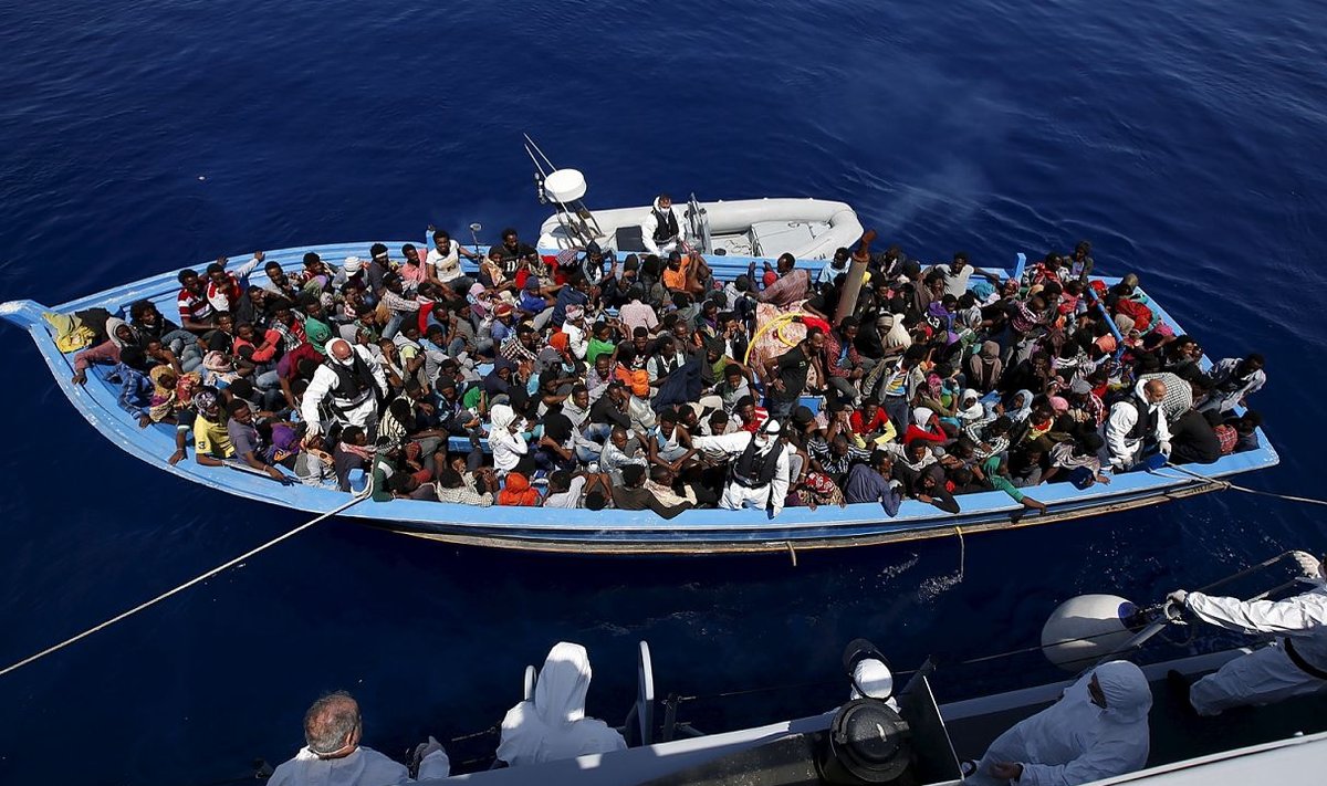Matteo Renzi sõnul ei lõpeta Itaalia igal juhul paadipõgenike elude päästmist, sest „meie õlgade all on sajandeid tsivilisatsiooni“.