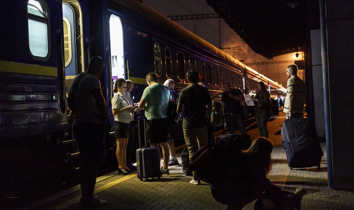Kiievist Lvivi suunduv rong. 