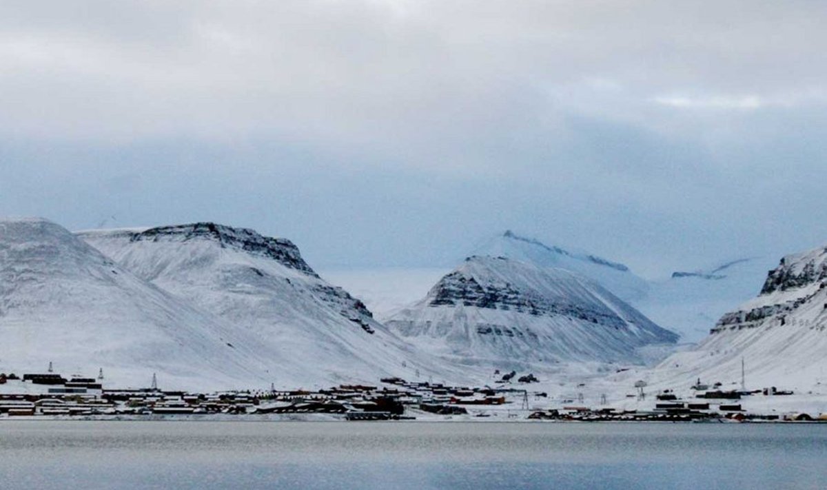 Selline nägi välja Longyearbyen vastaskaldalt vaadatuna.  (Foto: Rein Sikk)