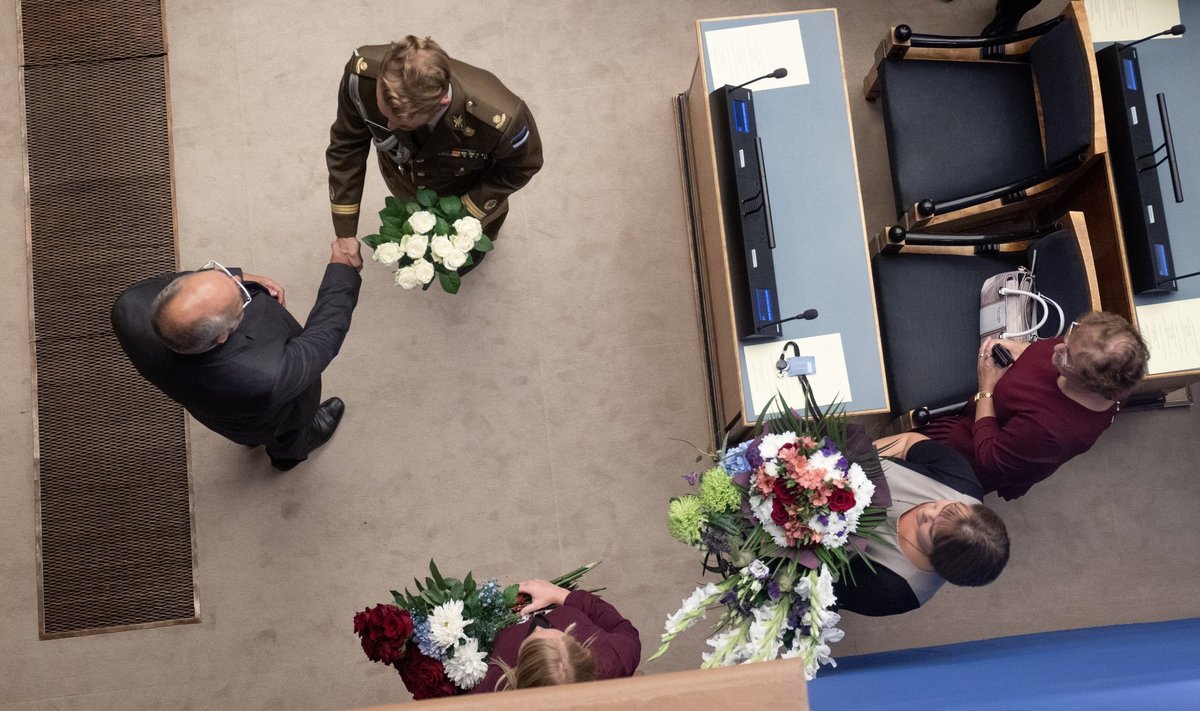 Valitud president Alar Karis ning president Kersti Kaljulaidi käsundusohvitser