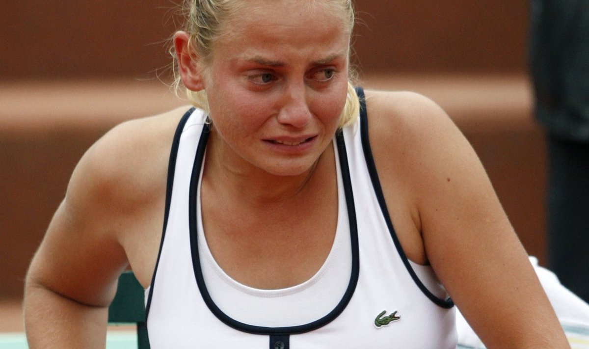 Jelena Dokic of Australia cries after sustaining injury during match against Elena Dementieva of Russia at French Open tennis tournament in Paris