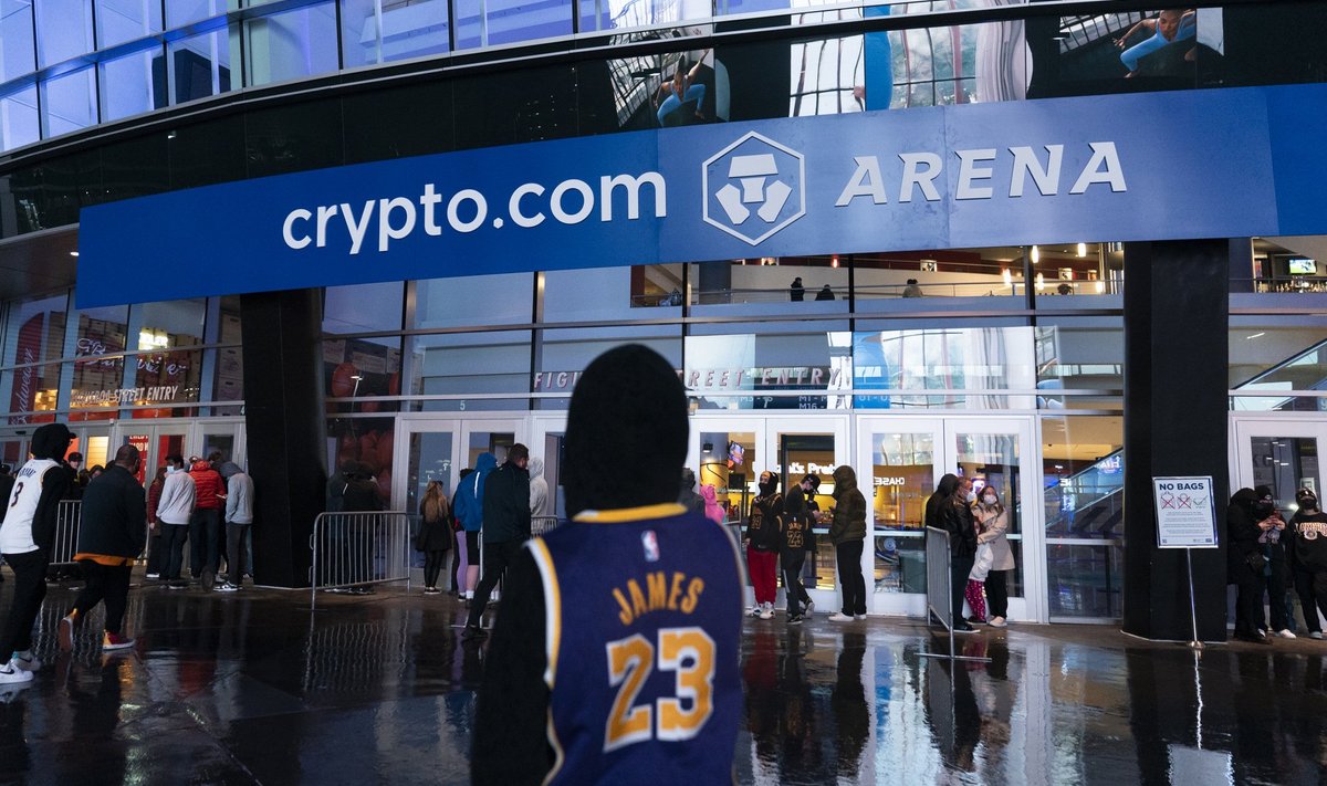 Singapuri firma Crypto.com on kasutanud oma reklaamnäona näitlejat Matt Damonit. Samuti kannab ettevõtte nime Los Angeles Lakersi ja Clippersi koduareen, varasema nimega Staples Center.
