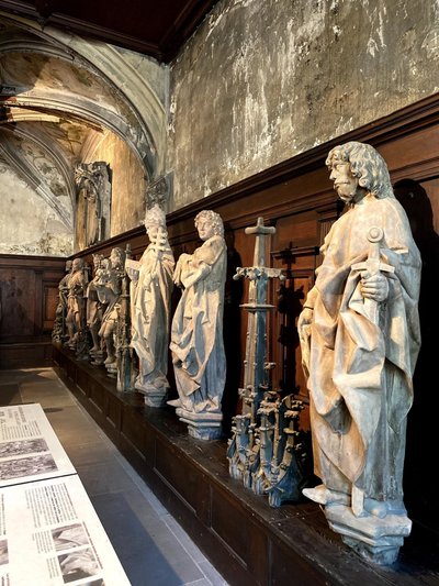 Оригинальные скульптуры кафедрального собора