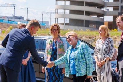 Üritust väisasid teiste seas Euroopa Komisjoni tippametnikud Magda Kopczynska ja Catherine Trautmann. 